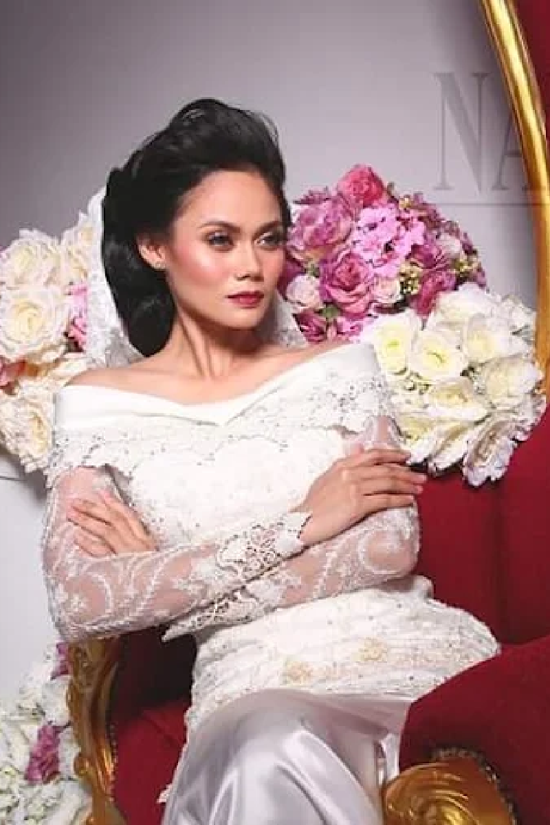Perincian Busana Pengantin 1
