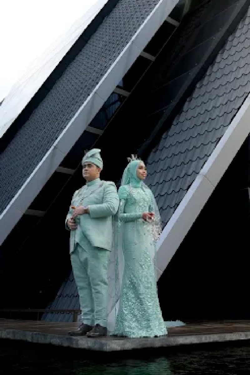 Perincian Busana Pengantin 6
